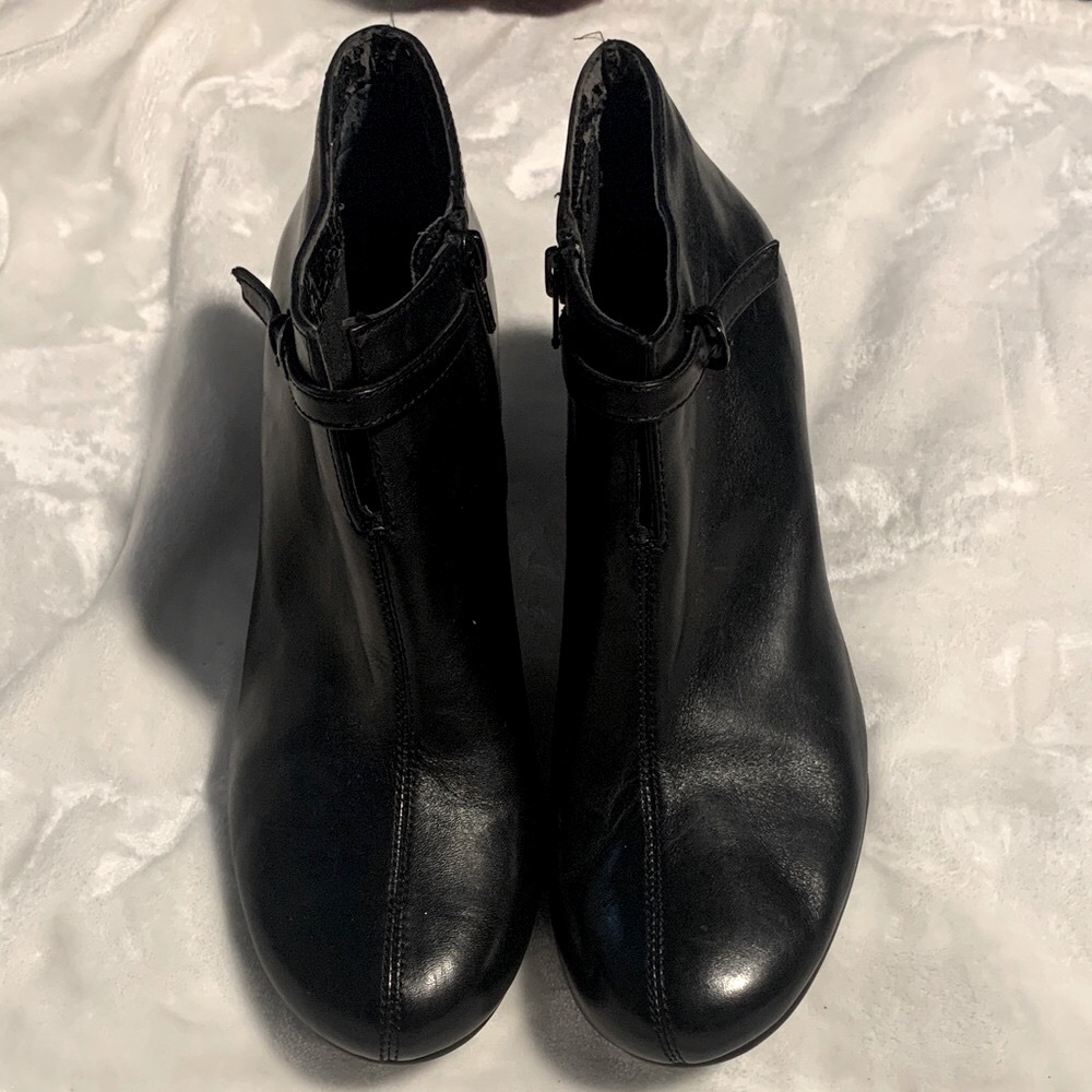 Black Women's Ankle Boots by Aerosoles size 8.5